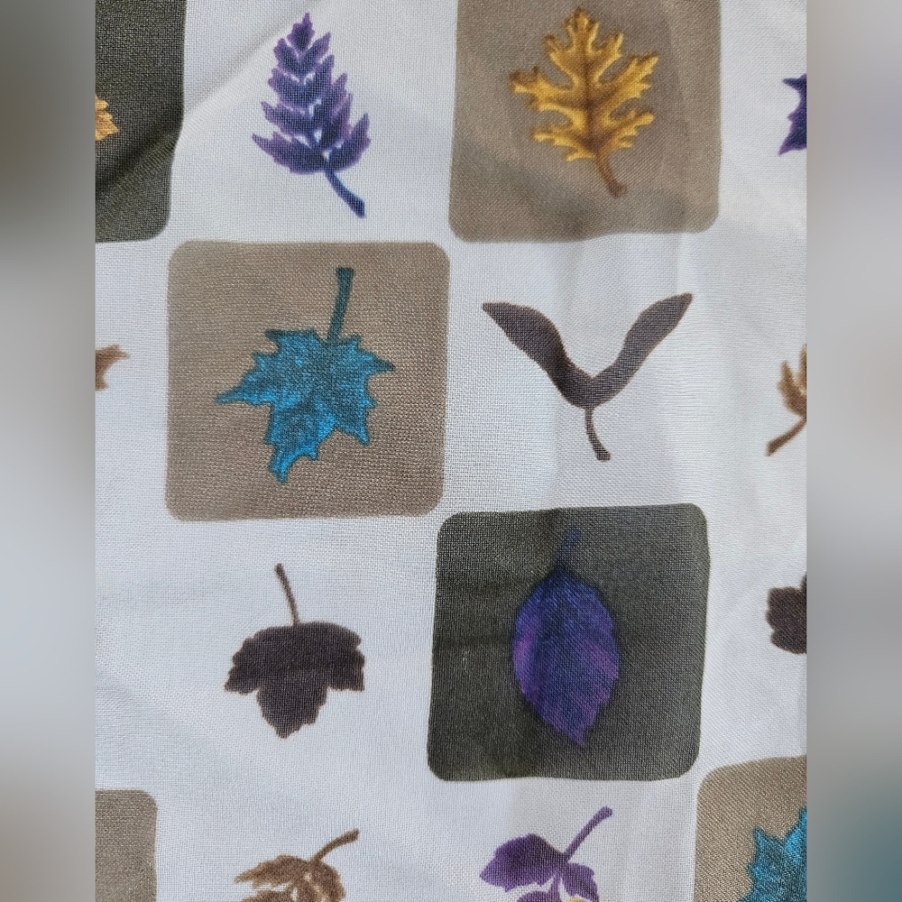 LIZ CLAIBORNE Autumn Leaves Scarf | SZ 20" Sq - Picture 7 of 10